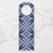 Blue Geometric Pattern Retro Style ボトルネックタグ (裏面)