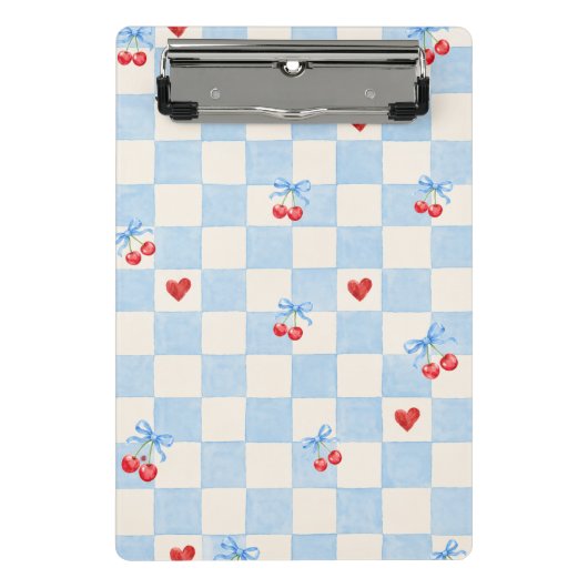 Blue Gingham Cherry Pattern with Pink Hearts – カット ミニクリップボード (正面)
