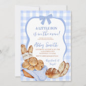 Blue Gingham Plaid Bun in the oven baby shower Inv 招待状 (正面)