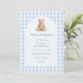 Blue Gingham We Can Bearly Wait Baby Shower 招待状 (スタンド正面)