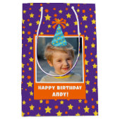 Blue Hatパーソナライズされた搭載のキッドフォトハッピーバースデー ミディアムペーパーバッグ (正面)