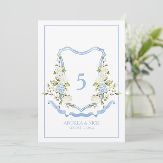 Blue Hydrangea Crest Monogram Card 招待状 (スタンド正面)
