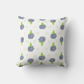 Blue Hydrangea Green Vase Coastal Pattern クッション (正面)