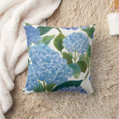 Blue Hydrangeas | Beautiful Floral Bush クッション (ブランケット)