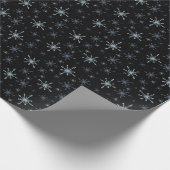 Blue-ish Gray Snowflakes on a Black Background ラッピングペーパー (角)