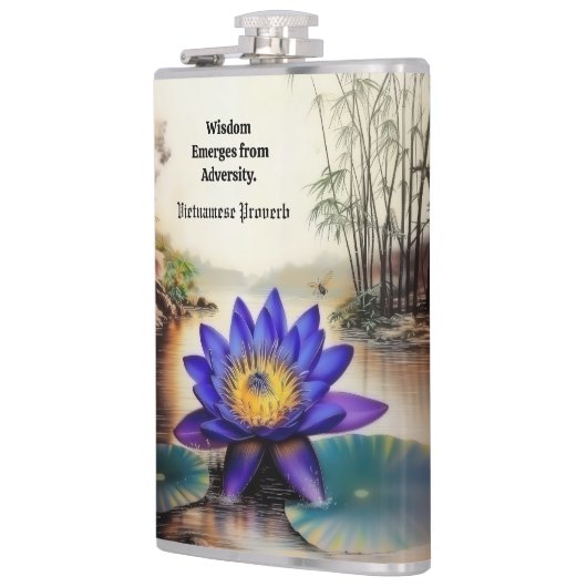 Blue Lotus Emerging from Muddy Waters (Vietnamese) フラスク (左)