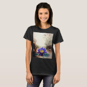 Blue Lotus Emerging from Muddy Waters (Vietnamese) Tシャツ (正面フル)