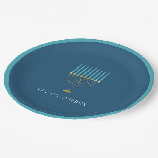 Blue Menorah Hanukkah Celebration Personalized ペーパープレート (アングル)