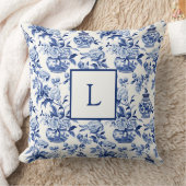 Blue Monogram French Country Throw Pillow クッション (ブランケット)