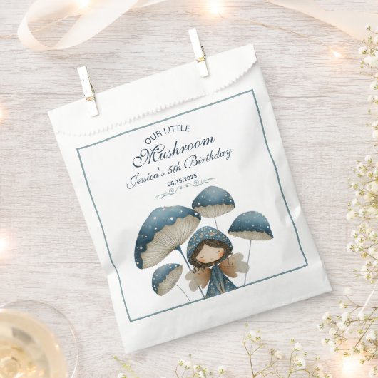 Blue Mushroom Fairy Enchanted Kids Birthday Party  フェイバーバッグ (クリップ留めされた状態)