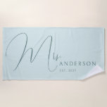 Blue Newlyweds Name Personalized Honeymoon ビーチタオル<br><div class="desc">Celebrate your love in style with this personalized beach towel for adults, featuring the newlyweds' names in an elegant, modern design. Perfect for a honeymoon beach trip, anniversary getaway, or romantic vacation, this soft and vibrant towel is a must-have for couples who love to travel together. Designed with a fresh...</div>