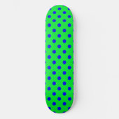 Blue On Green Polka Dots Pattern Design  スケートボード (正面)