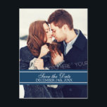 Blue Photo Save the Date Winter Wedding Postcard 案内ポストカード<br><div class="desc">冬のウェーカスタムディングの写真のセーブ・ザ・デート案内のポストカーエレガントドと暗いネイビーの青と白のフェスティバルの雪の結晶のパタースタイリッシュンと、あなたの詳細と自分の写真で完全にカスタマイズ結婚可能。クリスマスや冬の結婚式に最適。また、結婚式のパーティーのための他の多くの製品で利用可能。</div>