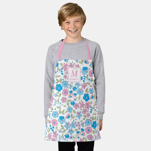 Blue Pink Floral Monogram Apron エプロン (着用した状態)