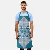 Blue Purple Pink Plaid Merry Christmas Reindeer エプロン (着用した状態)