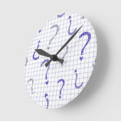 Blue question mark seamless pattern ラウンド壁時計 (傾斜)