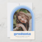 Blue Retro Striped Arch Graduation Announcement 招待状 (正面)