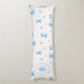 Blue Ribbon, Heart & Paw Print Pattern on White ボディピロー (裏面 (縦))