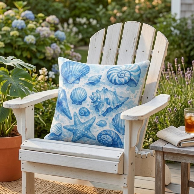 Blue Seashells. Nautical. Throw Pillow アウトドアクッション (クリエイターアップロード済み)