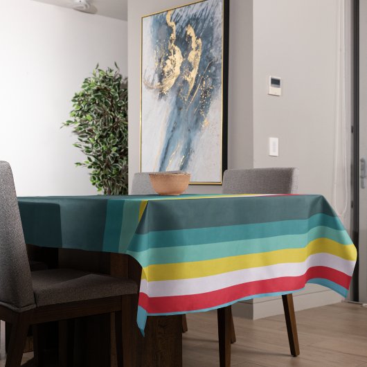 Blue Shades間の赤ストライプと黄色の テーブルクロス