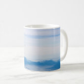 Blue sky and mountains view from airplane stylized コーヒーマグカップ (正面右)