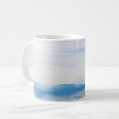 Blue sky and mountains view from airplane stylized コーヒーマグカップ (正面左)