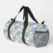 Blue Tile French Country Lemon Pattern ダッフルバッグ (右コーナー)