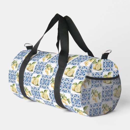 Blue Tile French Country Lemon Pattern ダッフルバッグ (右コーナー)