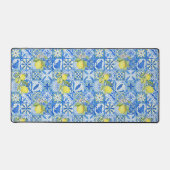 Blue Tile French Country Lemon Pattern Home Decor デスクマット (正面)