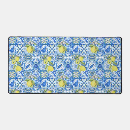 Blue Tile French Country Lemon Pattern Home Decor デスクマット (正面)