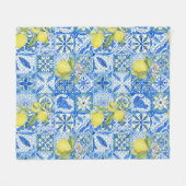 Blue Tile French Country Lemon Pattern Home Decor フリースブランケット (正面(横))