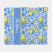 Blue Tile French Country Lemon Pattern Monogram フリースブランケット (正面(横))