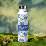 Blue Toile Palm Trees Lemons Monogram Name ウォーターボトル<br><div class="desc">Blue Toile Palm Trees Lemons Monogram Name Water Bottle. Bring a splash of tropical coastal charm to your daily routine with this lovely water bottle featuring a light blue striped background adorned with sketched blue palm trees and vibrant yellow lemons. Customizable white script lettering, for your name making it a...</div>