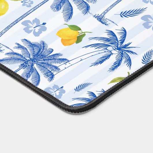 Blue Toile Palm Trees Lemons Pattern デスクマット (コーナー)