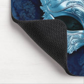 Blue Venetian Mask on Blue Damask Background マウスパッド (コーナー)
