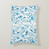 Blue White Floral Embroidery Style Pattern   アクセントクッション (正面(垂直))