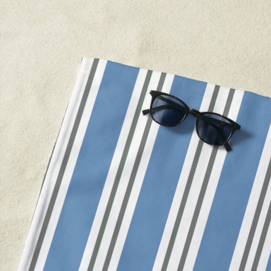 Blue white gray beach bathroom coastal ビーチタオル (インサイチュ)