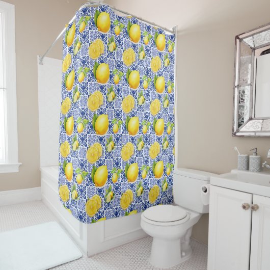 Blue White Lemon Tile Pattern Mediterranean Citrus シャワーカーテン (インサイチュ)