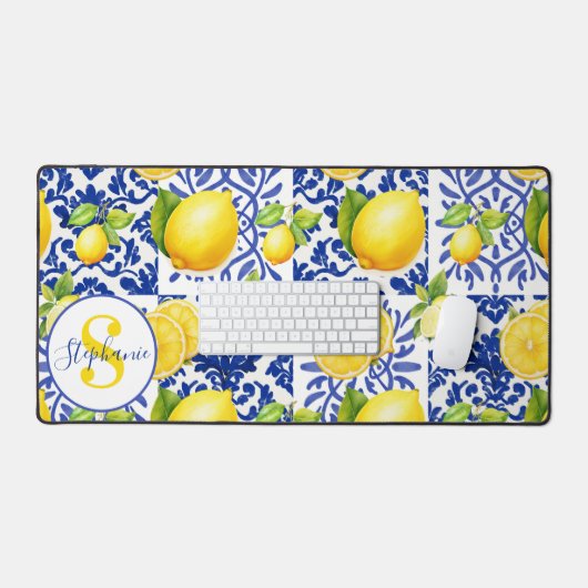 Blue White Lemon Tile Pattern Monogram Name Citrus デスクマット (キーボード&マウス)