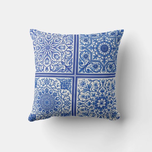 Blue White Mediterranean Tile Botanical Pattern クッション (裏面)