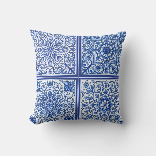 Blue White Mediterranean Tile Botanical Pattern クッション (正面)