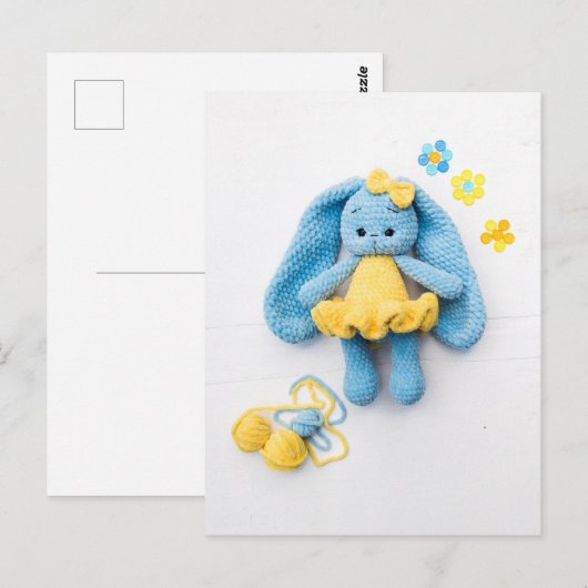 Blue & Yellow Crochet Bunny — Cozy Handmade Art ポストカード (正面/裏面)