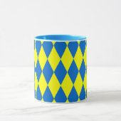 Blue Yellow Harlequin Checkered Design  マグカップ (中央)