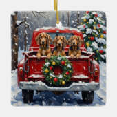 Bluetick Coonhound Christmas Red Truck Holiday セラミックオーナメント (正面)