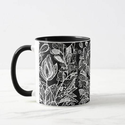 Blumen aus Spitze auf schwarzem Hintergrund マグカップ (左)