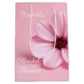 Blush Cosmos Floral Bridal Shower Script Design ミディアムペーパーバッグ (裏面)