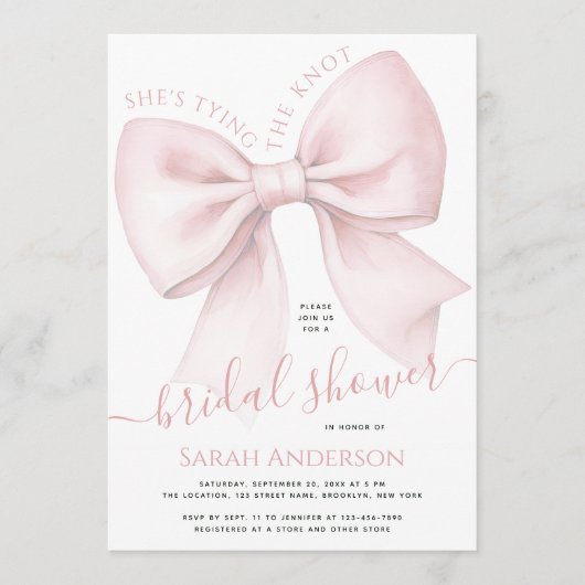 Blush Pink Bow She's Tying the Knot Bridal Shower 招待状 (正面)