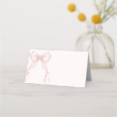 Blush Pink Coquette Bow Baptism Cross プレイスカード (正面)