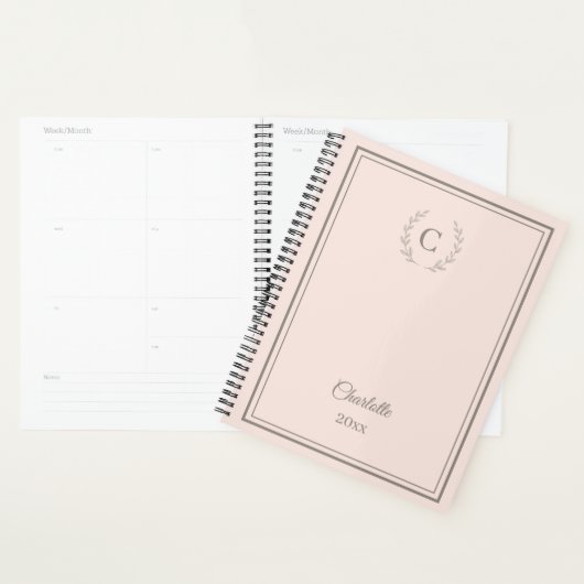 Blush pink Monogram Personalized Quiet Luxury プランナー手帳 (ディスプレー)