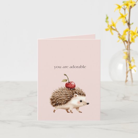 Blush Pink Red Cherry Adorable Hedgehog カード (黄色い花)